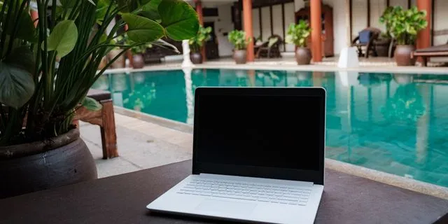 How to get a remote job - laptop in front of a pool